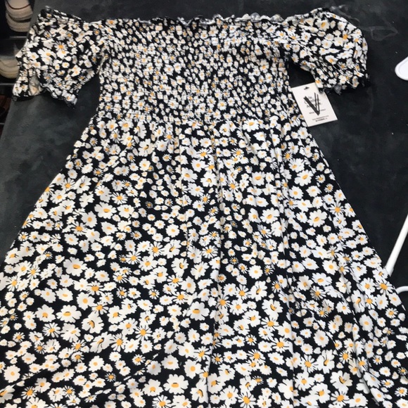 Dress - Picture 1 of 3